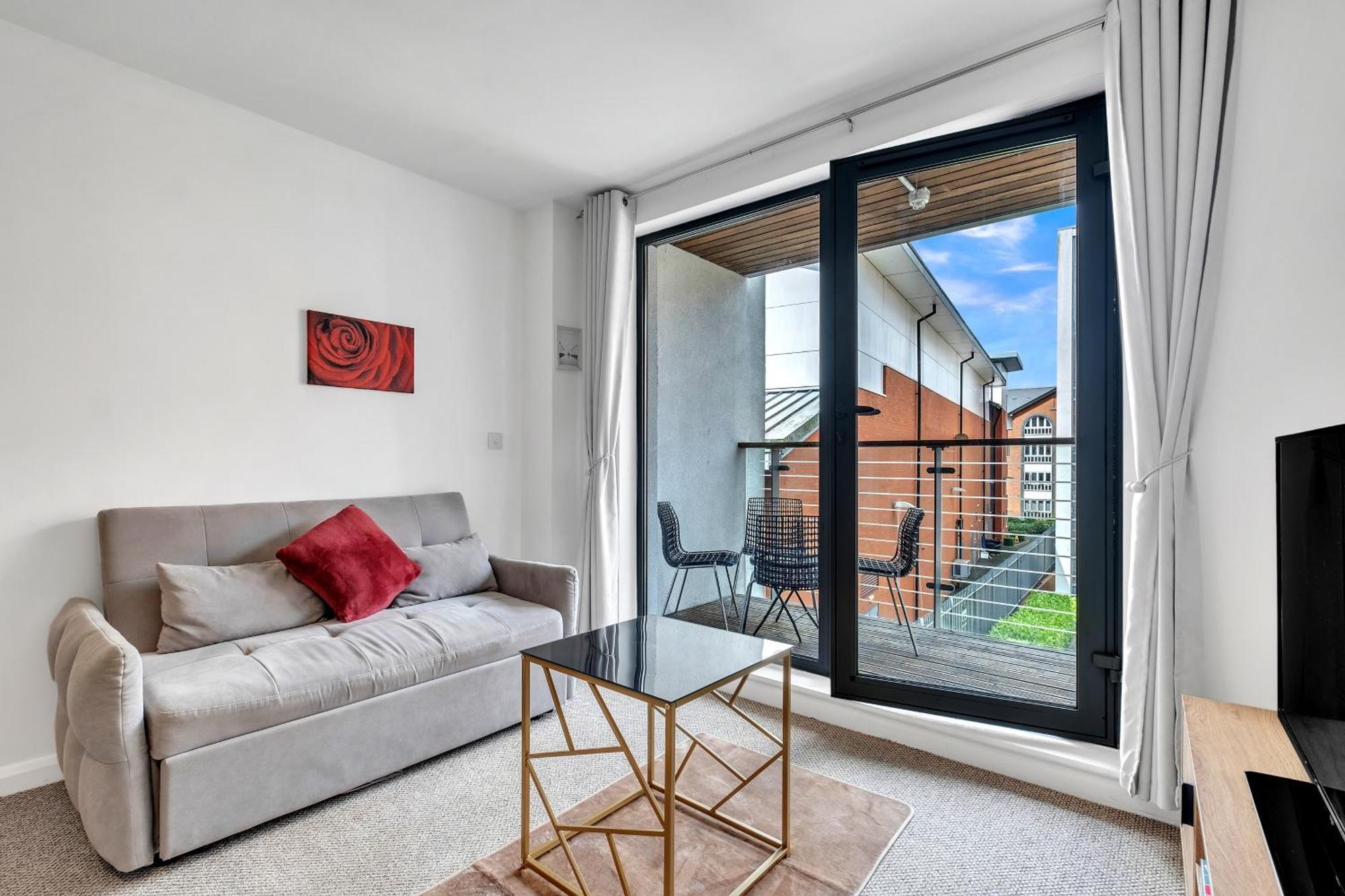 Central Suite Near Mailbox, King Bed, Ping Pong, Netflix, Sleeps 4 เบอร์มิงแฮม ภายนอก รูปภาพ