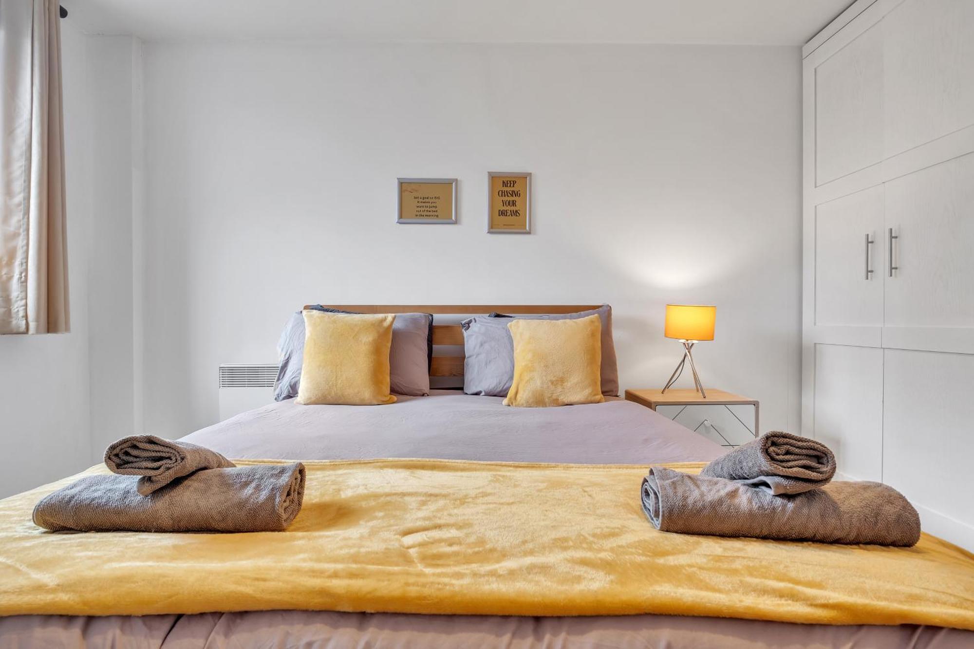 Central Suite Near Mailbox, King Bed, Ping Pong, Netflix, Sleeps 4 เบอร์มิงแฮม ภายนอก รูปภาพ