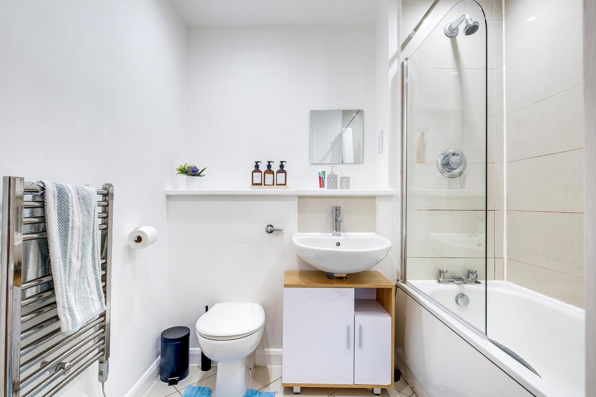 Central Suite Near Mailbox, King Bed, Ping Pong, Netflix, Sleeps 4 เบอร์มิงแฮม ภายนอก รูปภาพ