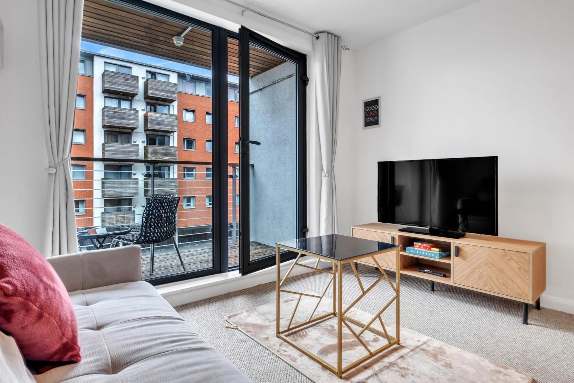 Central Suite Near Mailbox, King Bed, Ping Pong, Netflix, Sleeps 4 เบอร์มิงแฮม ภายนอก รูปภาพ