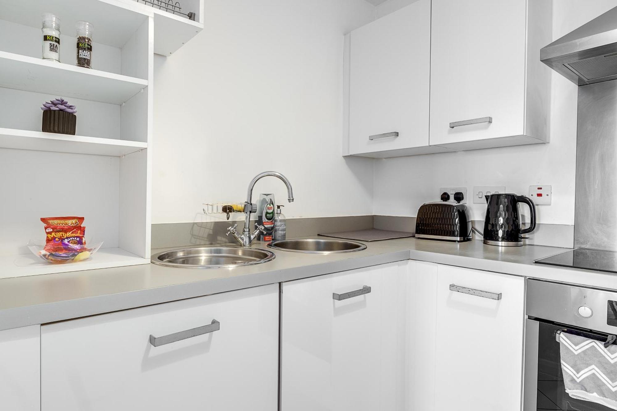 Central Suite Near Mailbox, King Bed, Ping Pong, Netflix, Sleeps 4 เบอร์มิงแฮม ภายนอก รูปภาพ